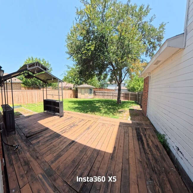 Building Photo - 1209 Montclair Dr