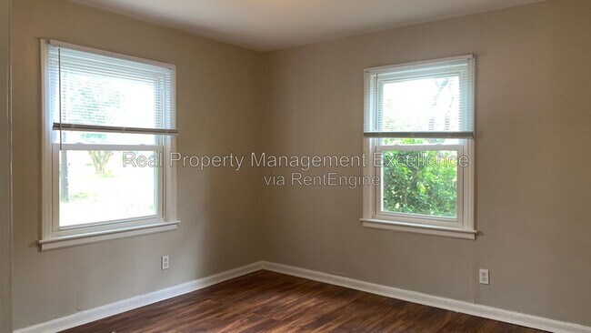 Building Photo - 410 Lamont St