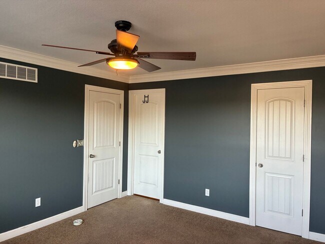 Building Photo - 4207 Gladden Ln