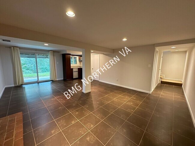 Building Photo - 5406 Gainsborough Dr