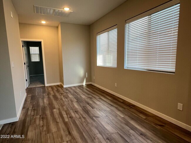 Building Photo - 746 E Doral Ave