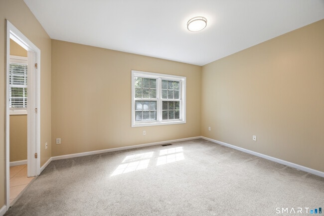 Building Photo - 32 Songbird Ln