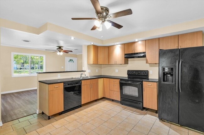 Building Photo - Now Leasing 3-Bedroom, 2-Bath House with Detached Garage for Move in August 1st!