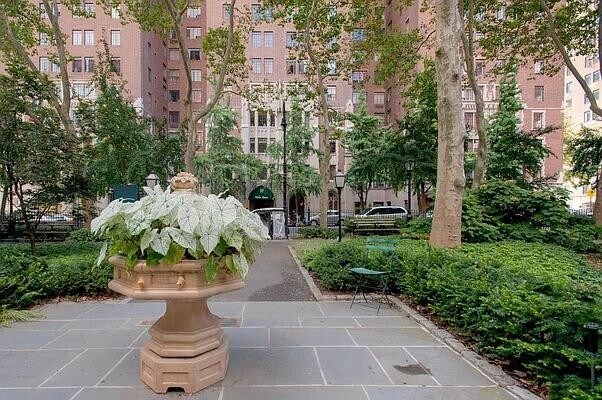 Building Photo - 25 Tudor City Pl