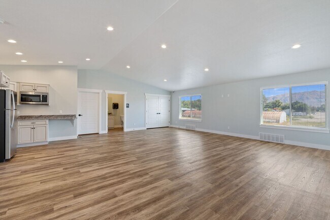 Building Photo - 3 Bedroom Tremonton Apartment Home