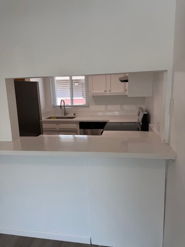 Building Photo - 680 Chorro St