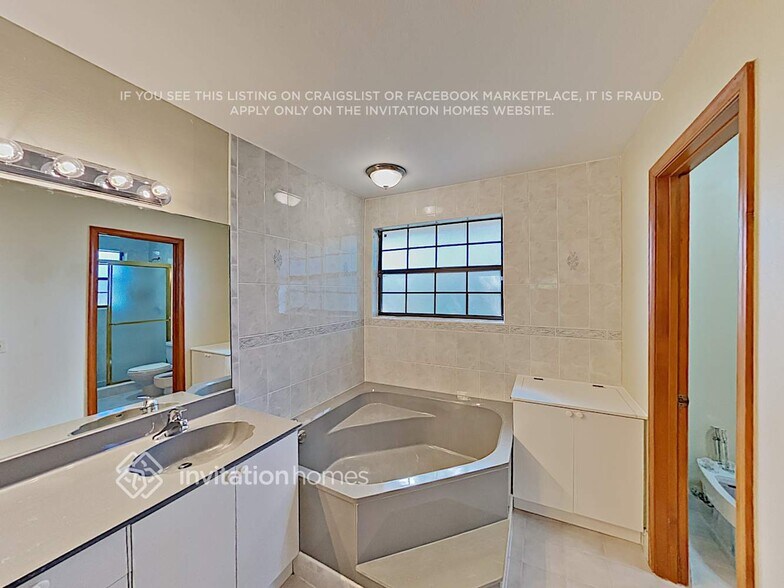 Building Photo - 16101 SW 153rd Ave