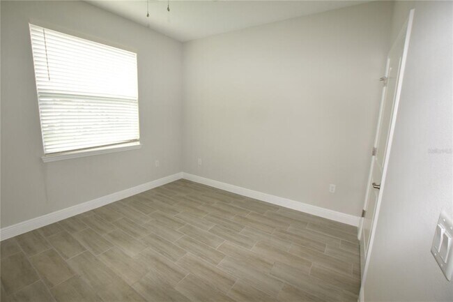 Building Photo - 642 Desmoines Ct