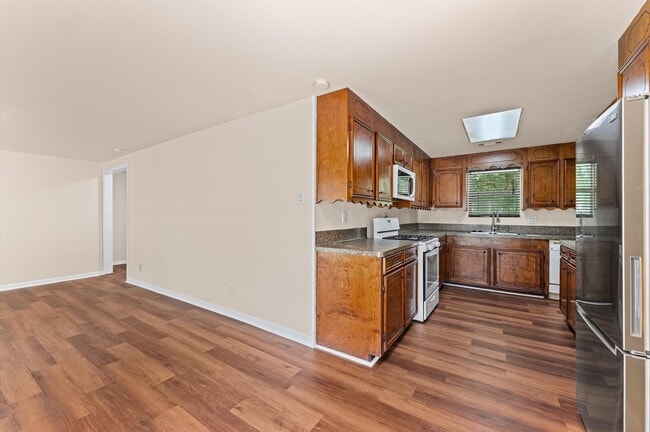 Building Photo - 1505 Gladiola Ave