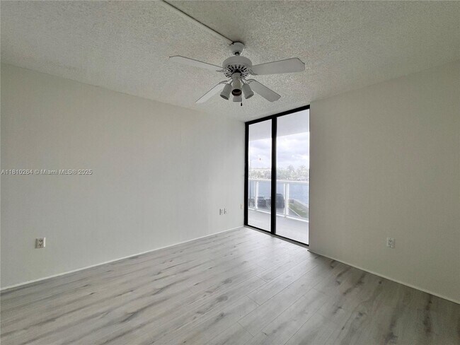 Building Photo - 20515 E Country Club Dr