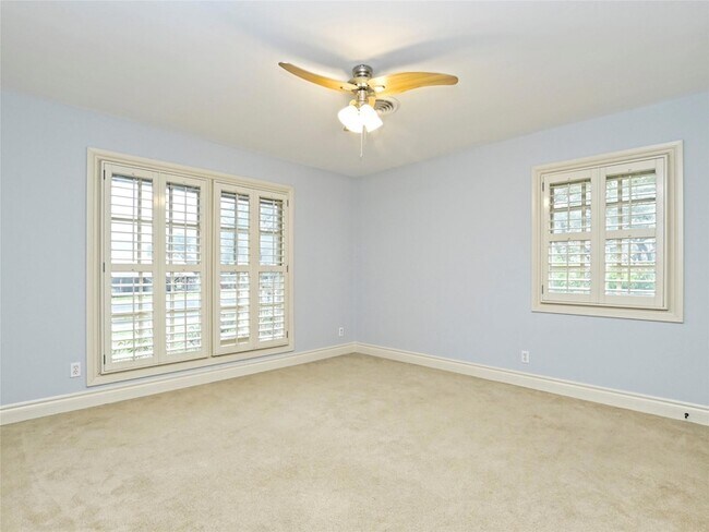 Building Photo - 6605 Mesa Dr