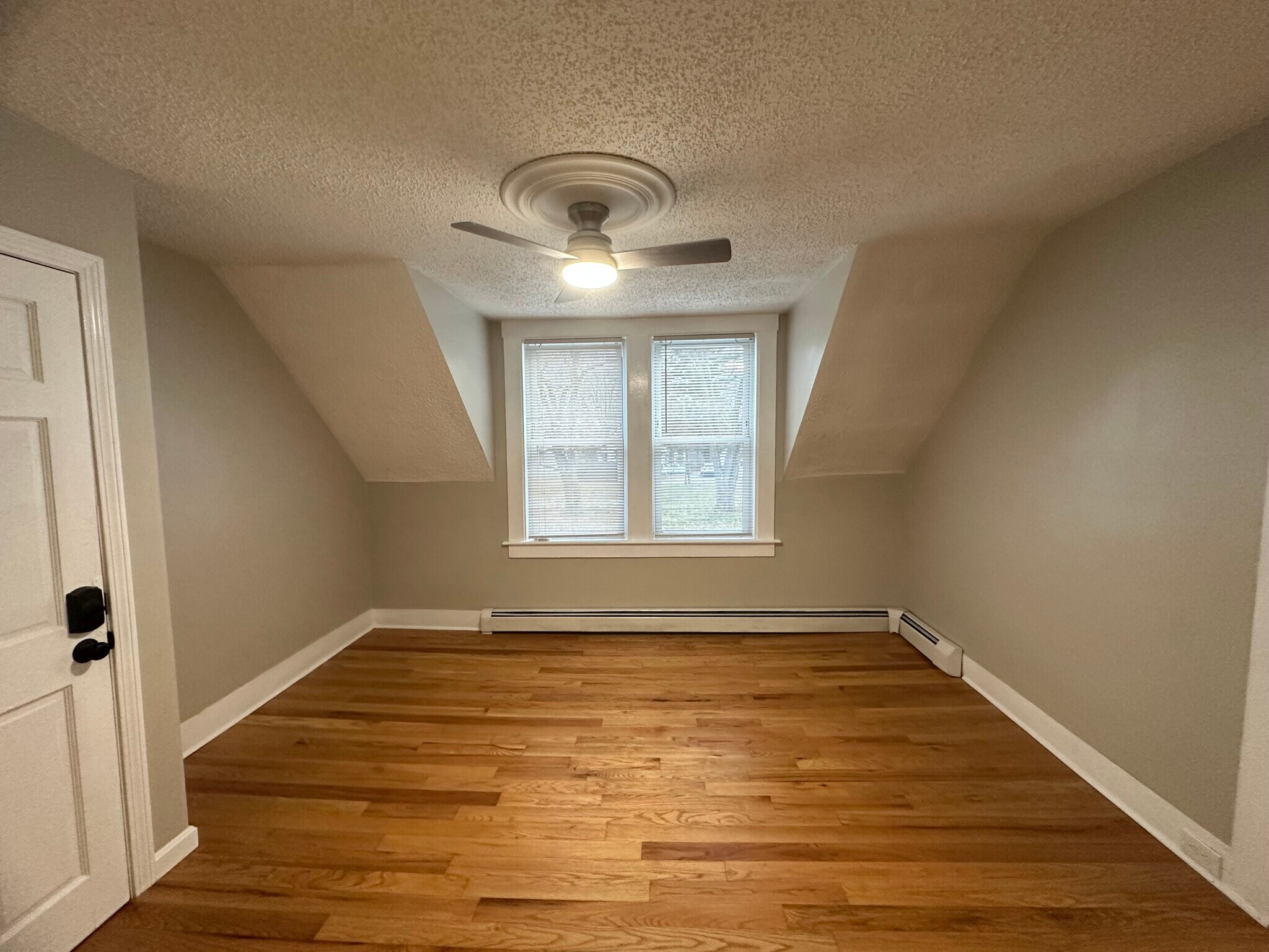 Building Photo - 17 Central St