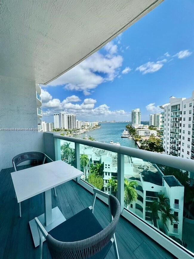 Building Photo - 7900 Harbor Island Dr