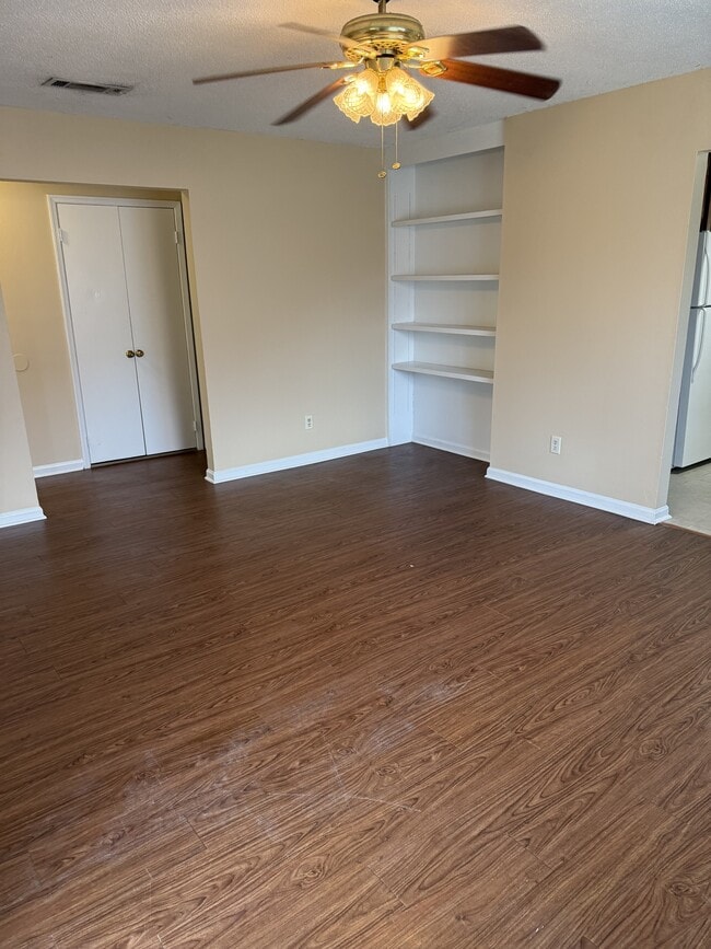 Building Photo - 107b Crow Dr