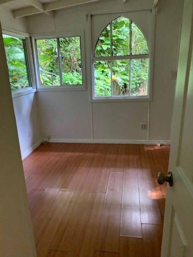 Building Photo - Manoa House - 3 bedroom, 1 bath - Avail now
