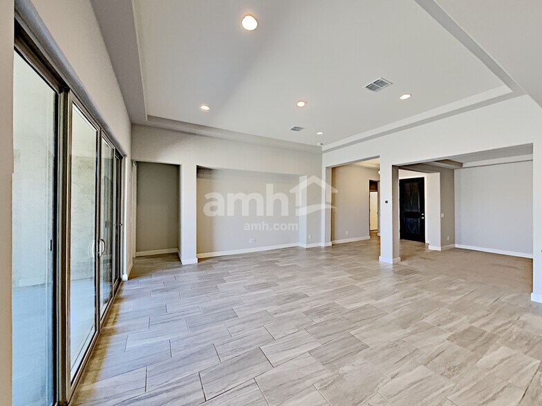 Building Photo - 18240 W Thunderhill Pl