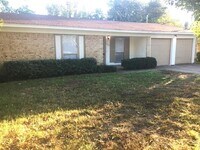 Building Photo - 1302 Mohawk Dr