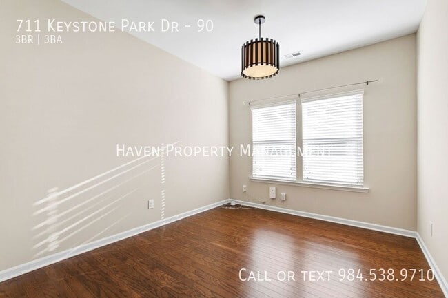 Building Photo - 711 Keystone Park Dr