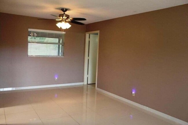 Building Photo - 221 Bilbao St