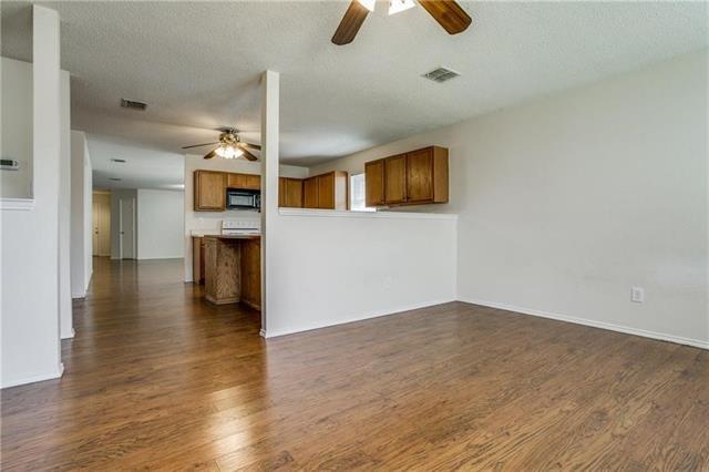 Building Photo - 2620 Clear Brook Dr