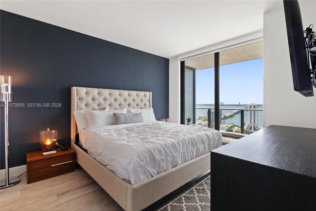 Building Photo - 121 NE 34th St