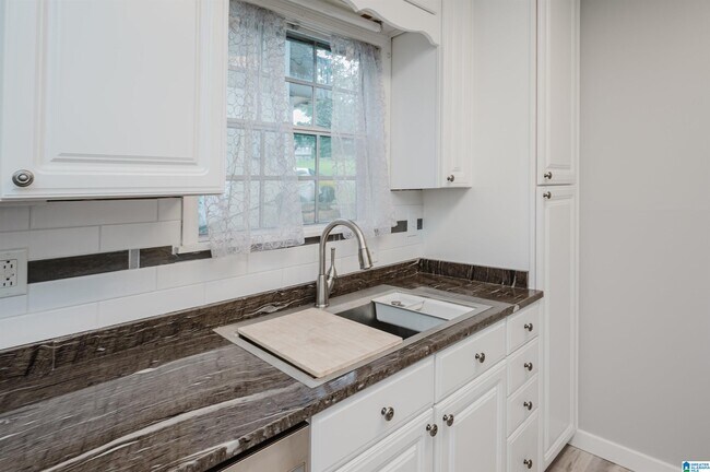 Building Photo - 1440 Hickory Ln