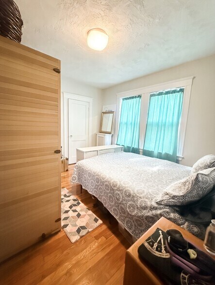 Building Photo - 949 Adams St