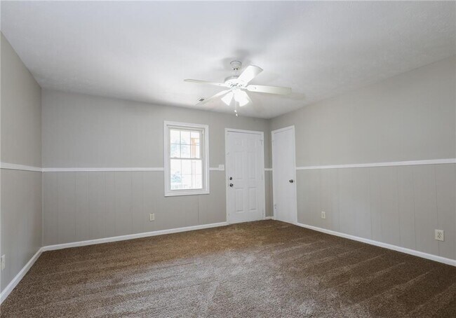 Building Photo - 208 1/2-202 Camp St
