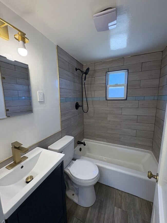 Building Photo - 2425 Mountain Rd NW