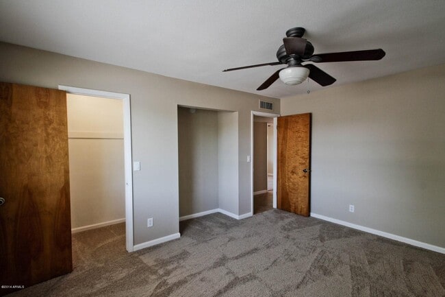 Building Photo - 1030 E Manhatton Dr