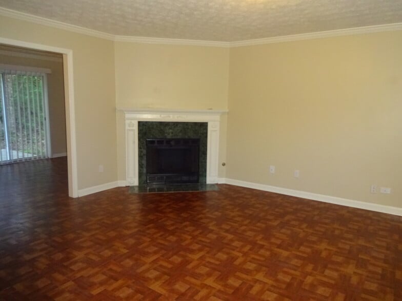 Building Photo - 3002 Sentinel Cir