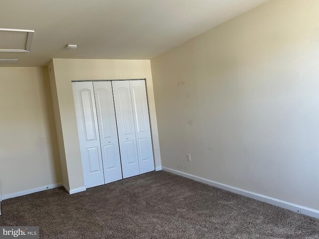 Building Photo - 525 S Twin Lakes Blvd