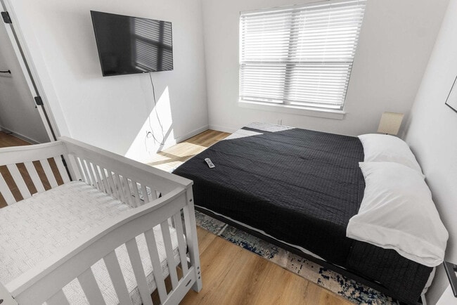 Building Photo - 6740 Peerless St