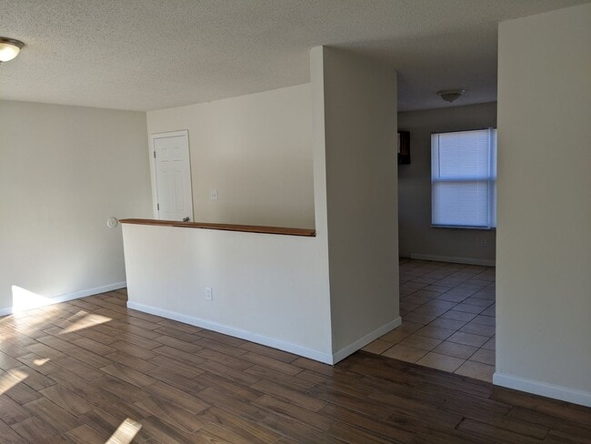 Building Photo - 4 Bed/1.5 baths House near I-44