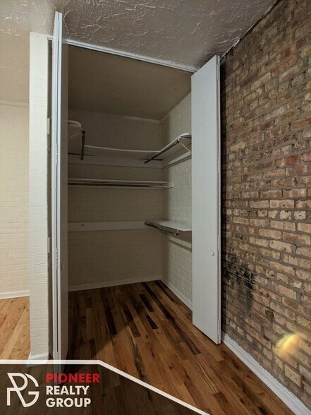 Building Photo - 536 W Arlington Pl