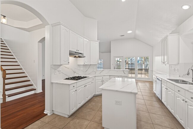 Building Photo - 1015 Longdraw Dr