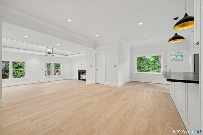 Building Photo - 15 Shorelands Pl