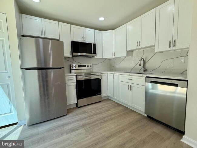 Building Photo - 4 Bright Star Ct