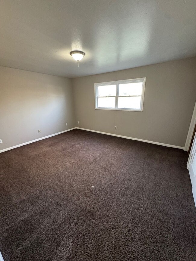 Building Photo - 4122 Hiawatha Blvd