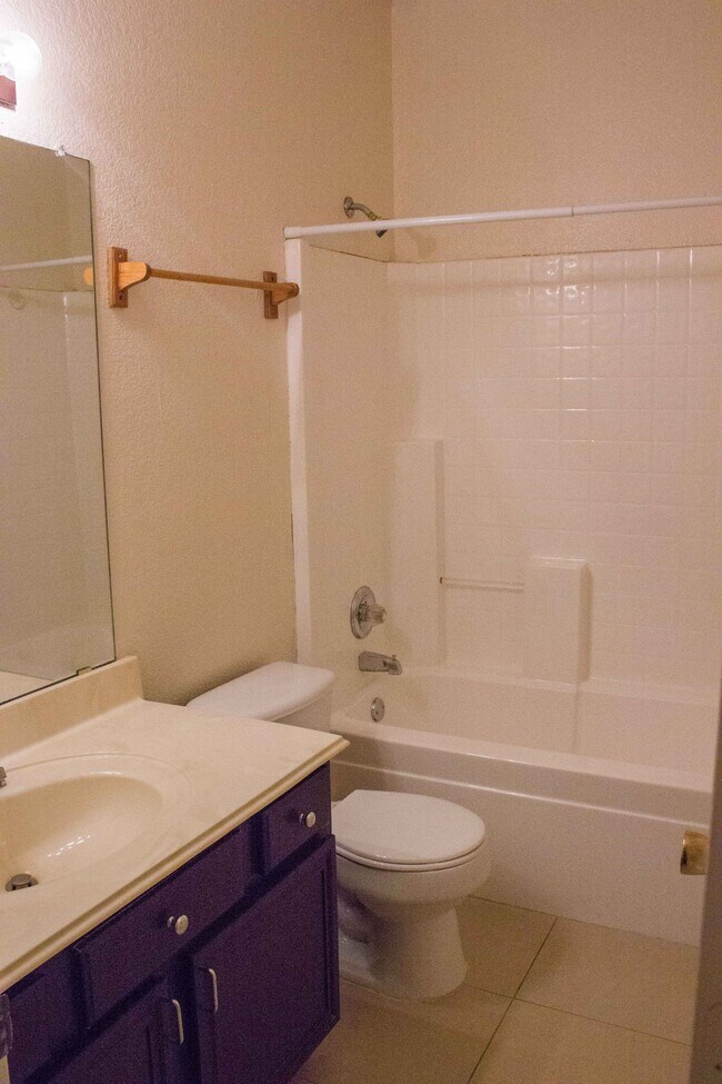 Building Photo - 7212 Park Creek Cir W