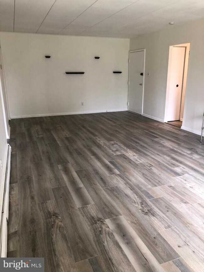 Building Photo - 1575 W St Rd