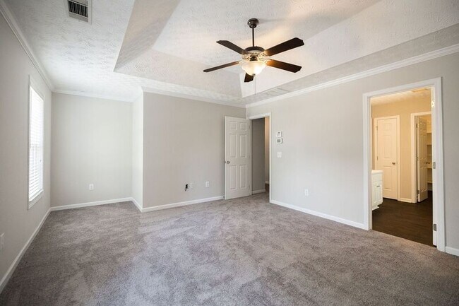 Building Photo - 453 Reba Ct
