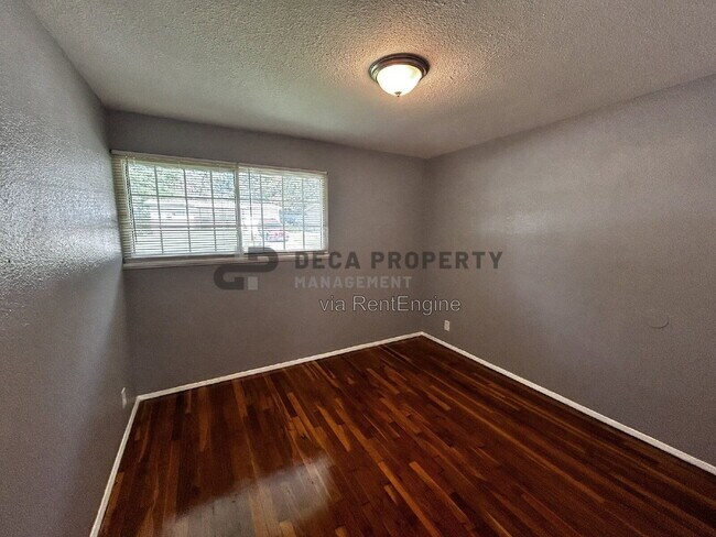 Building Photo - 1712 Hudson Rd