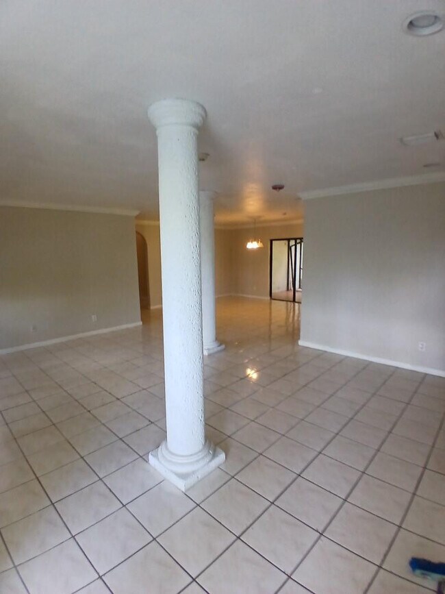 Building Photo - 22300 SW 184th Ave