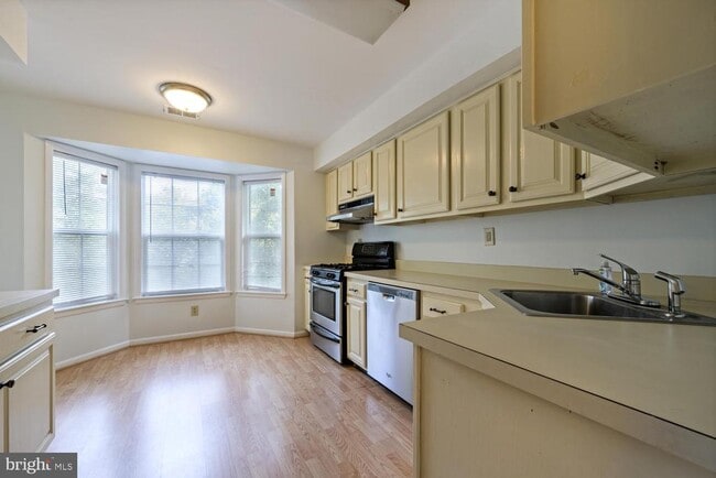 Building Photo - 103 Sequoia Ct