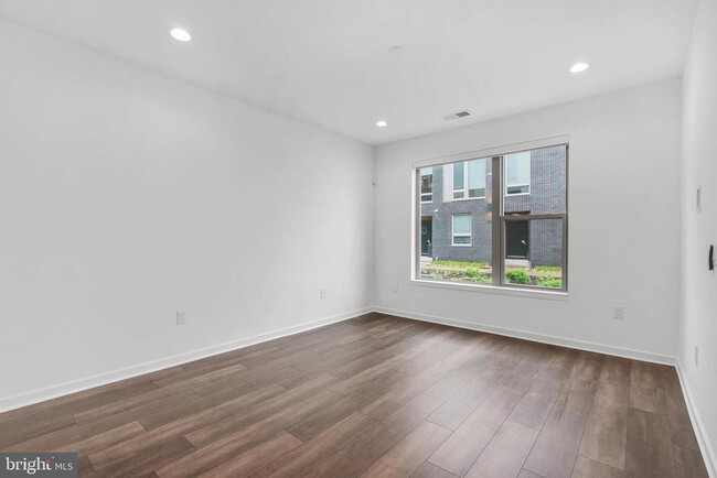 Building Photo - 3212 Evergreen Walk