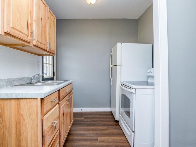 Building Photo - 2319 7th Ave