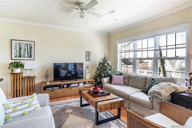 Building Photo - 297 W Post Rd