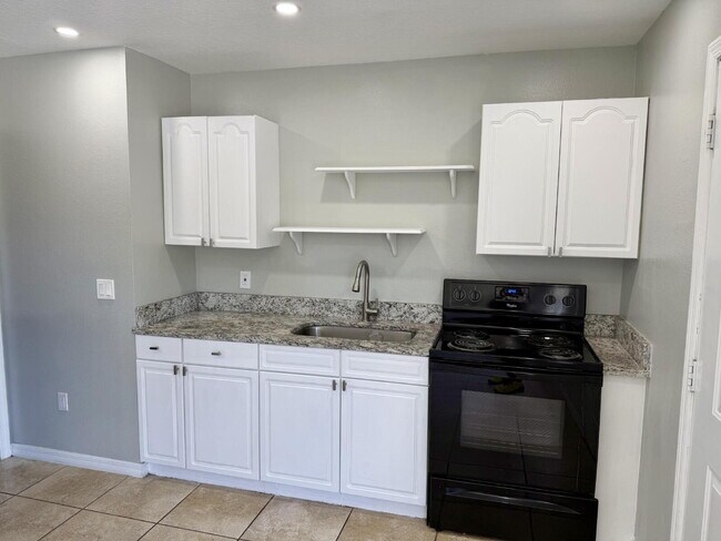 Building Photo - Cozy 1-Bedroom in Davenport – Utilities Included | $1,100/mo