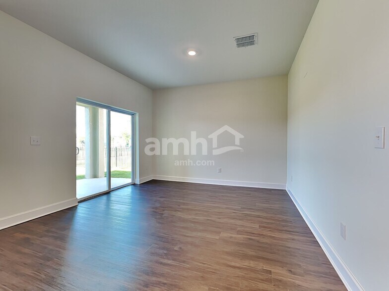 Building Photo - 33848 Night Lily Dr